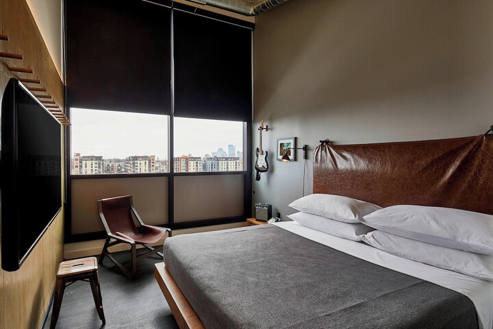 Room 17 of 37