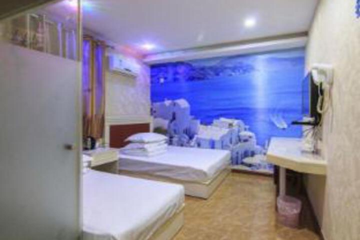 Room 4 of 6