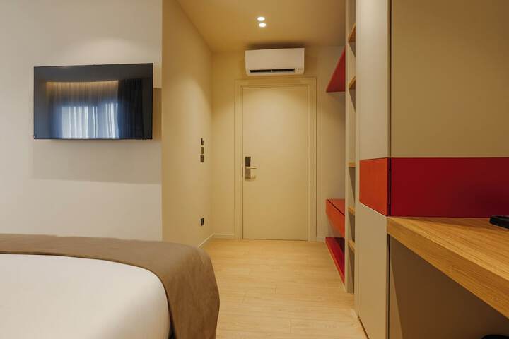 Room 28 of 73