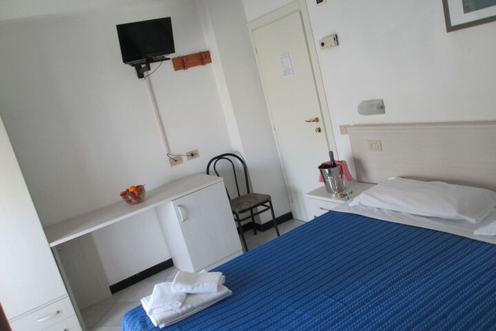 Room 7 of 14