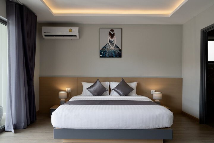 Room 44 of 211
