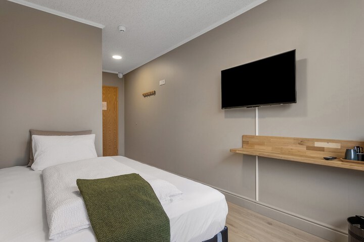 Room 18 of 49