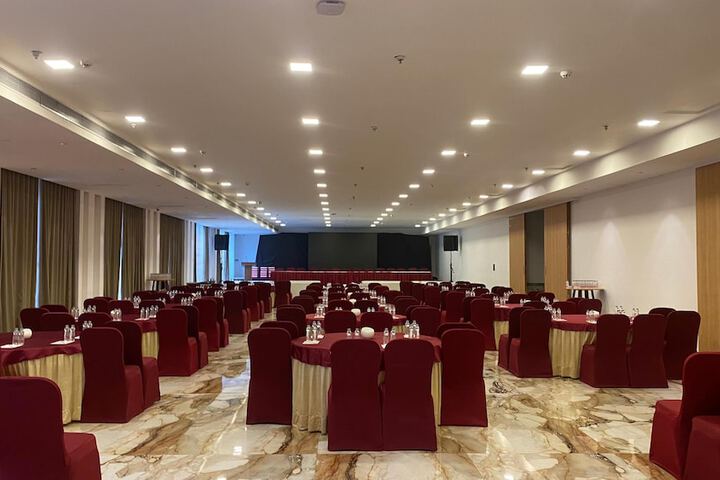 Ballroom/Hall 98 of 118