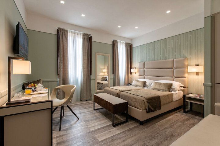 Room 32 of 68
