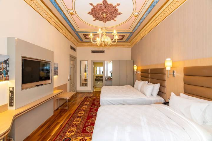 Room 47 of 102