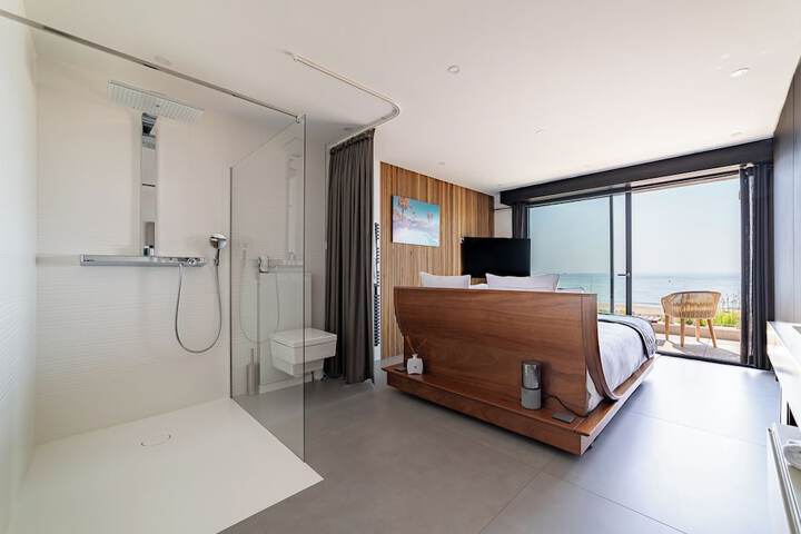 Room 32 of 146