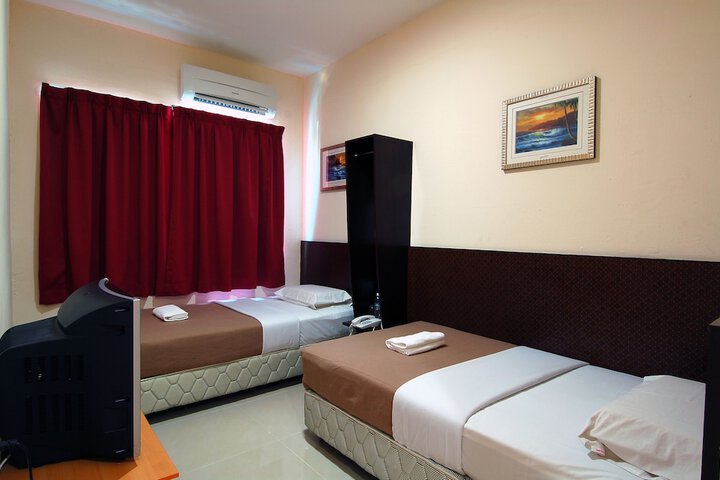 Room 5 of 12
