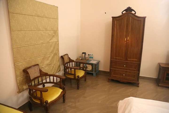 Room 6 of 61