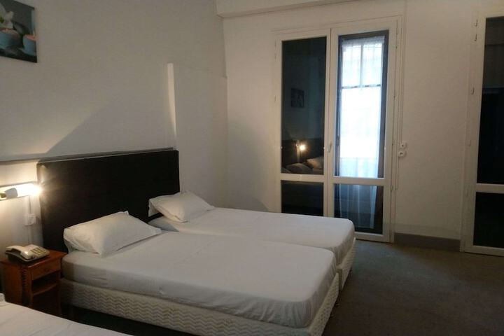 Room 8 of 35