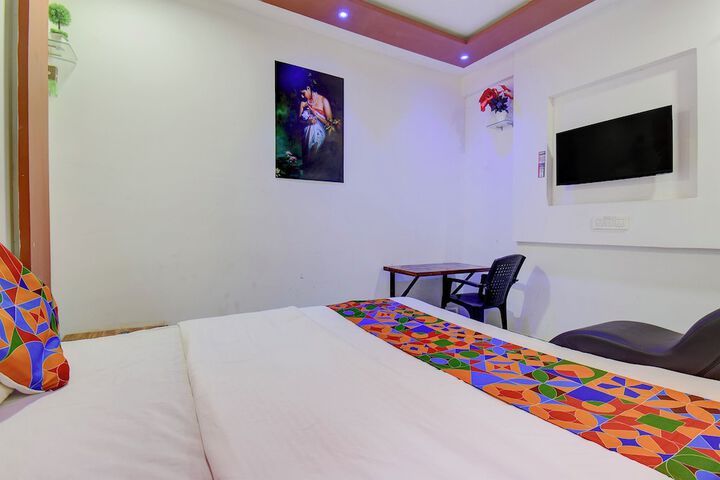 Room 15 of 28
