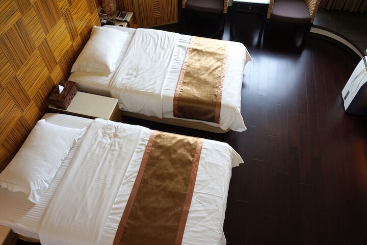 Room 34 of 185
