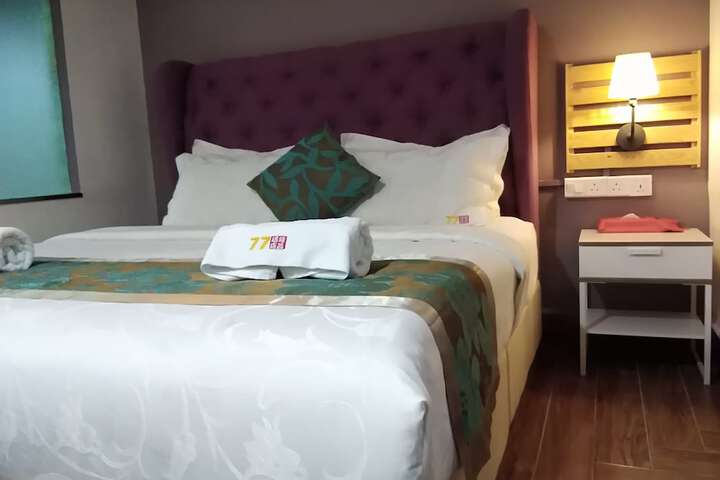 Room 9 of 63