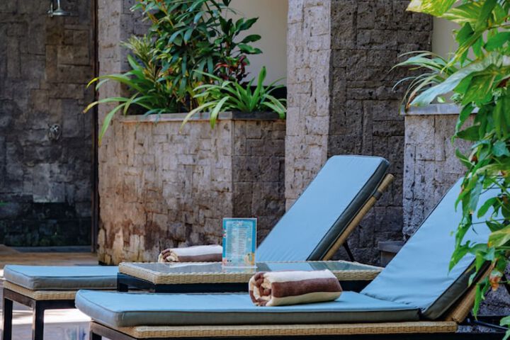 Hotel with Pool