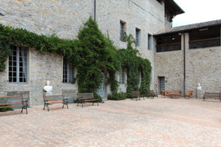 Hotel Exterior 15 of 46