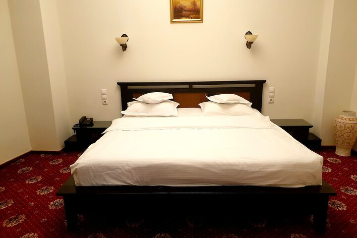 Room 12 of 28