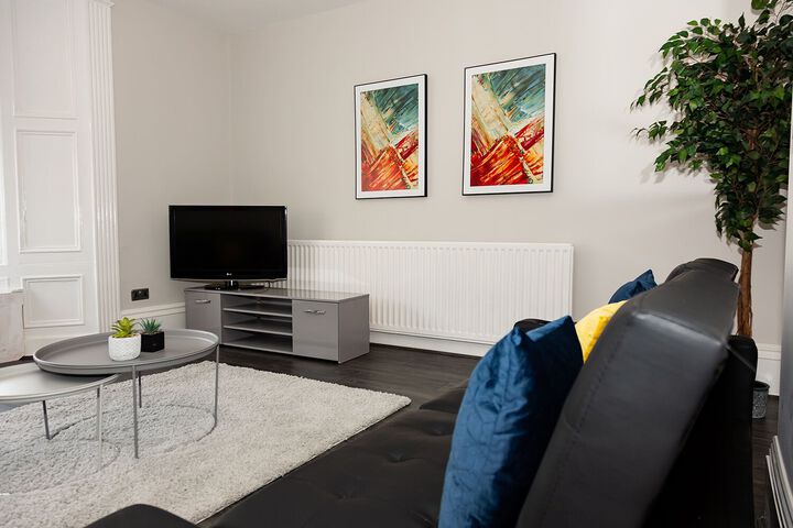 Lounge 10 of 22