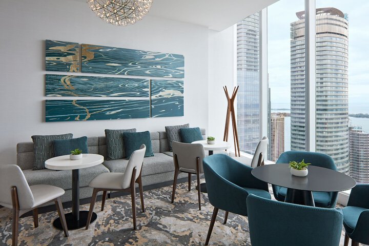 Lounge 107 of 141