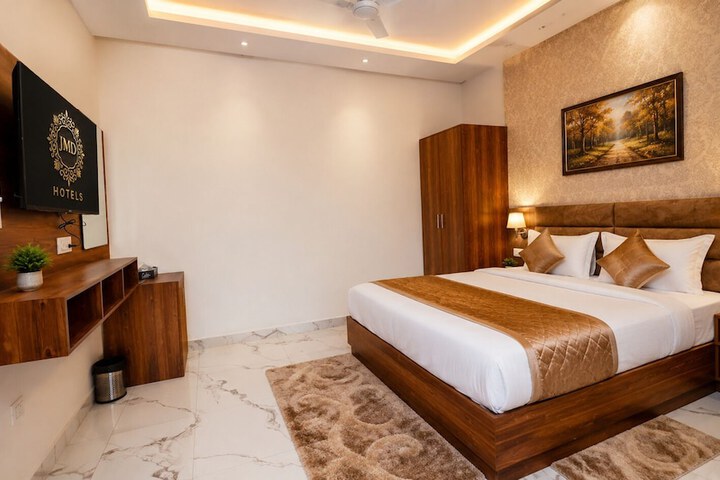 Room 16 of 22