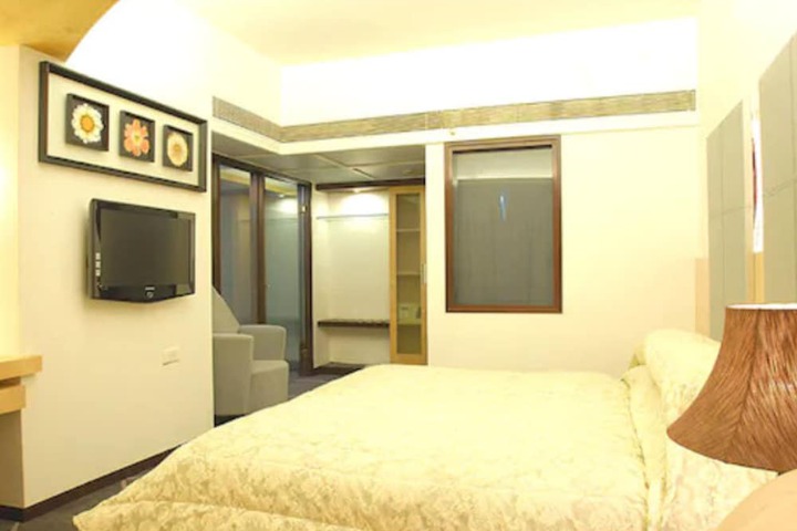 Room 5 of 35