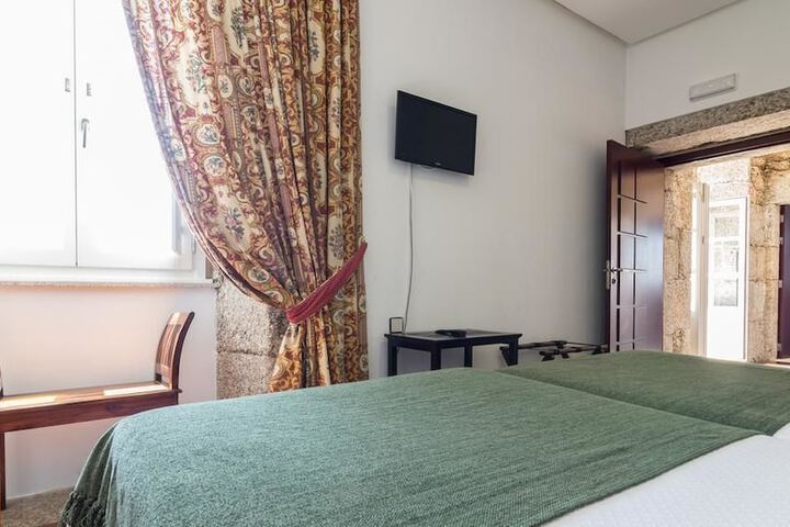 Room 8 of 33