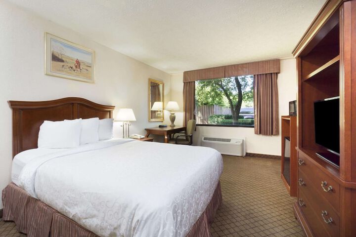 Double Business King Bed (2 of 16)