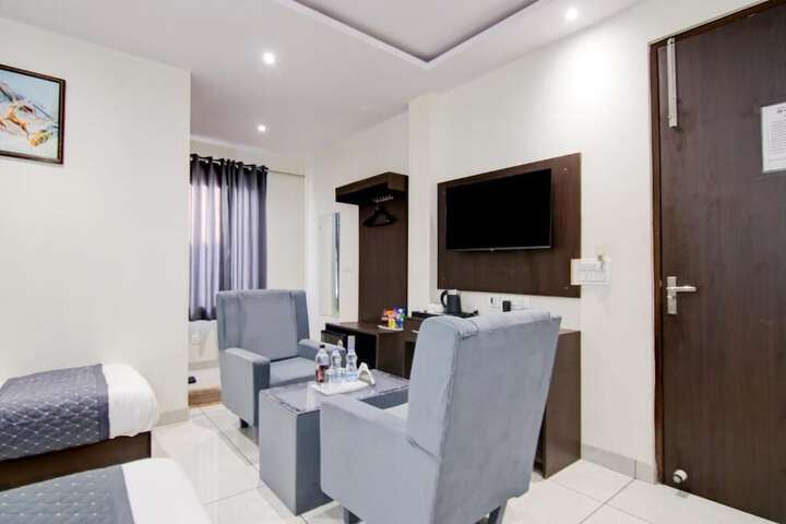 Room 3 of 25