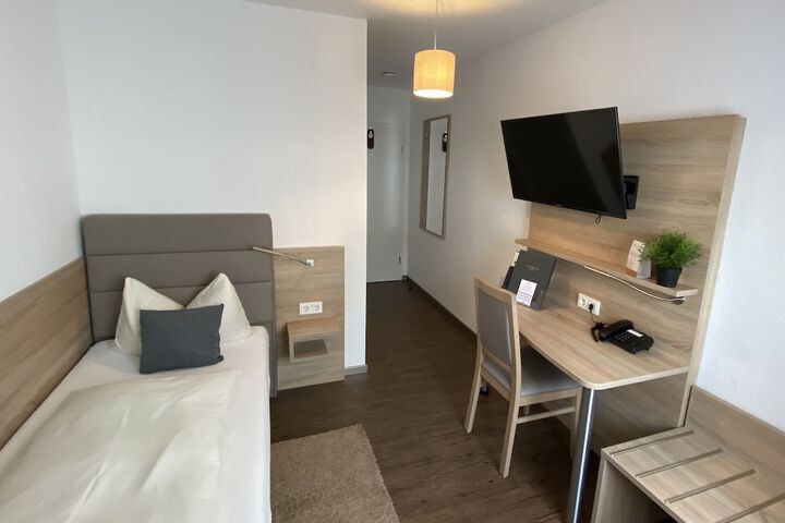 Room 12 of 65