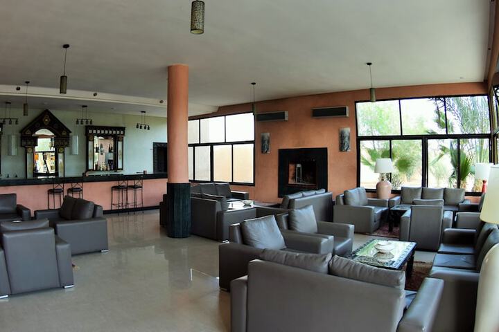 Lounge 35 of 42
