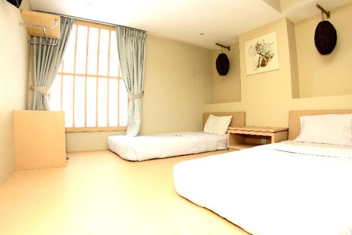 Room 6 of 7