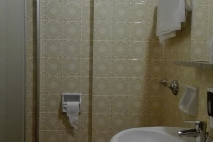Room 21 of 57