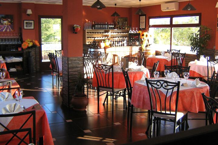 Dining 11 of 41