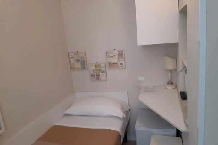 Room 5 of 13