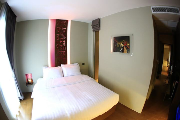 Room 12 of 34