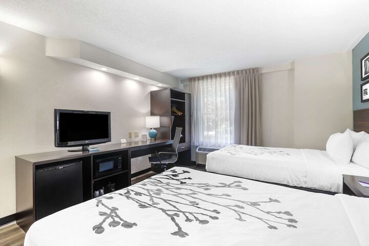 2 Double Beds (3 of 11)