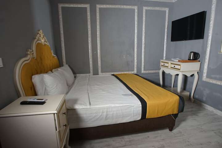 Room 21 of 34