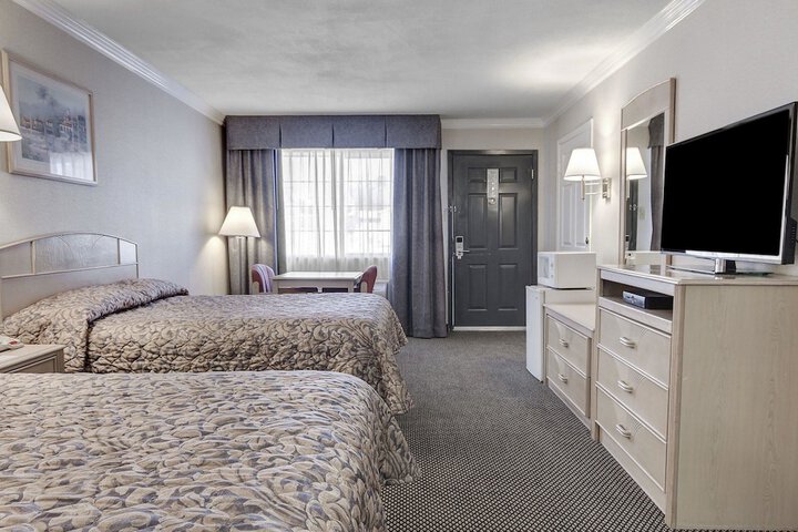 Room 10 of 28