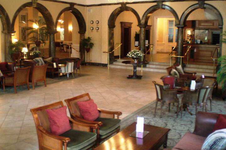 Lounge 72 of 113