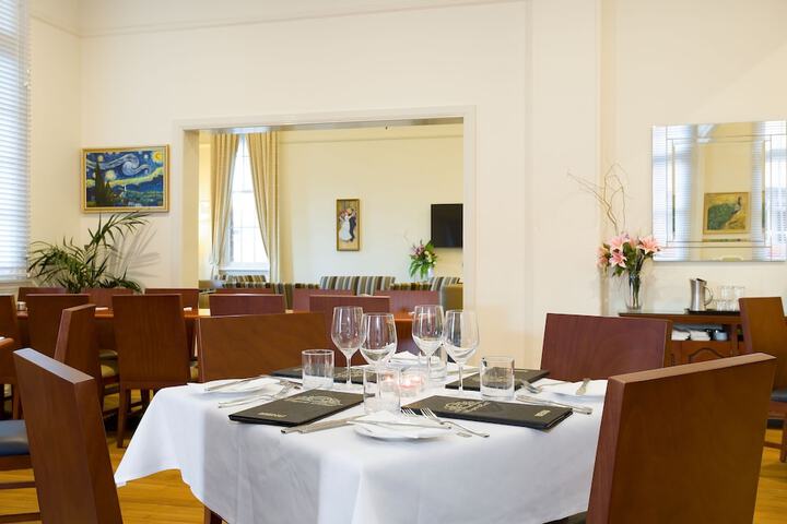 Dining 73 of 99