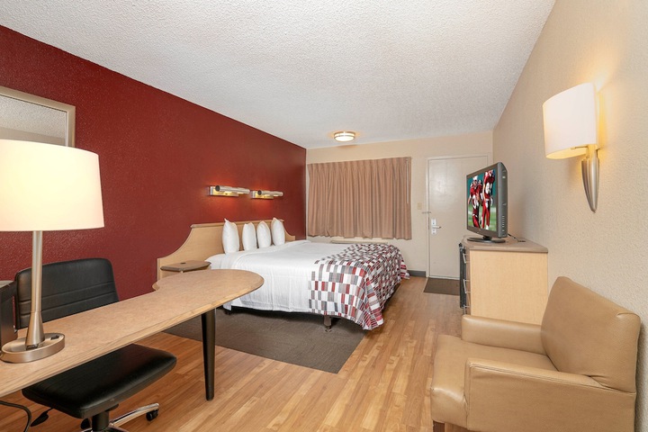 1 King Bed (10 of 23)