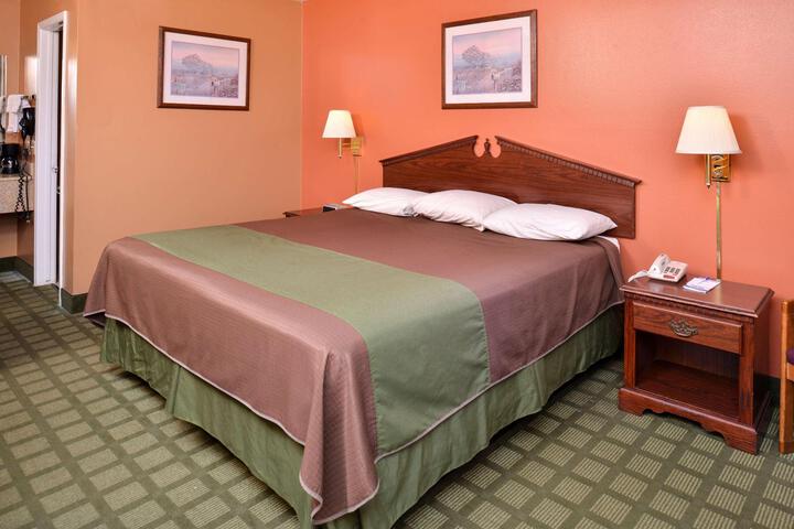 1 King Bed (7 of 11)