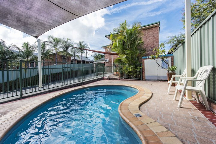 Pool 6 of 13