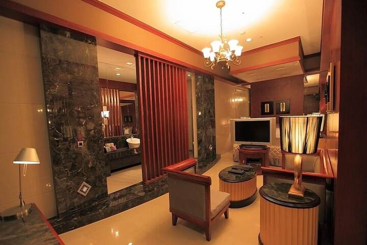 Room 10 of 68