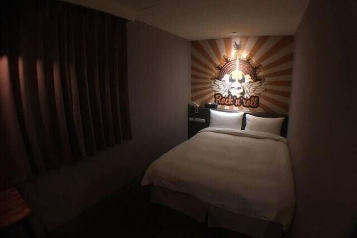 Room 18 of 50