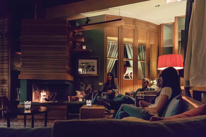 Lounge 44 of 54