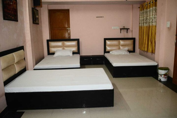 Room 8 of 16