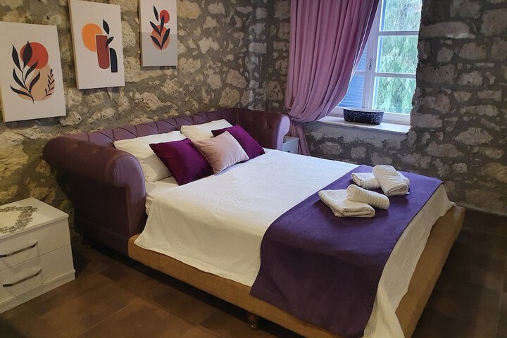 Room 7 of 30