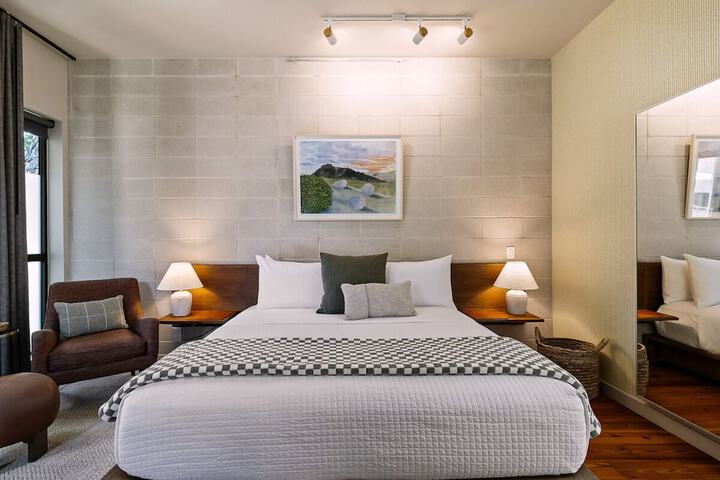 Room 16 of 77