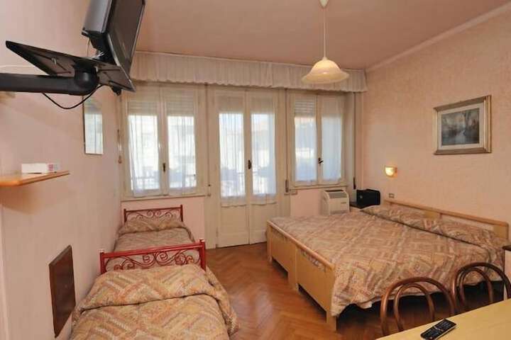 Room 8 of 22