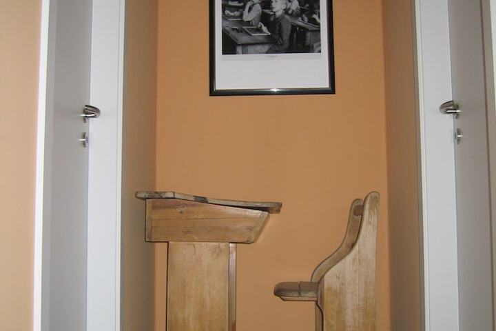 Room 4 of 18