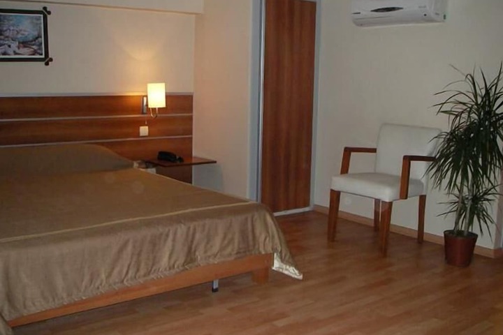 Room 3 of 10